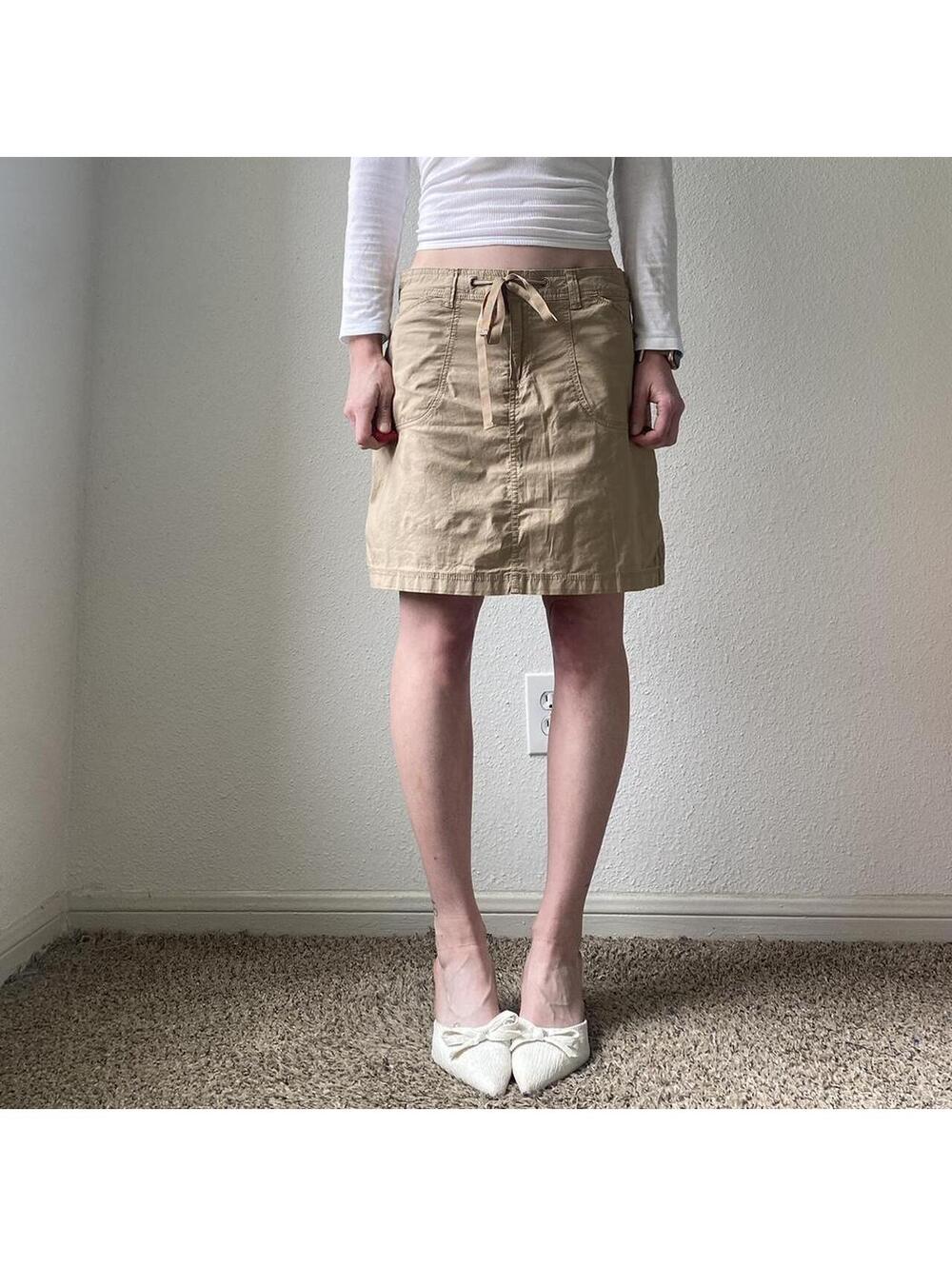 Vintage y2k low rise tan khaki cargo skirt with pockets and drawstring.